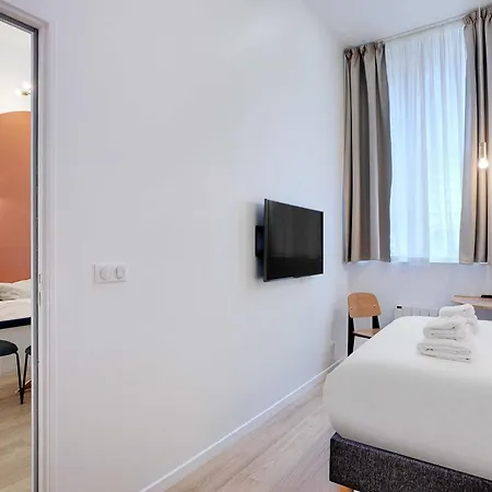 Parisian Close To Montmartre - 2br 8p Apartment