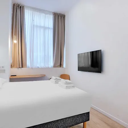 Parisian Close To Montmartre - 2br 8p * Paris