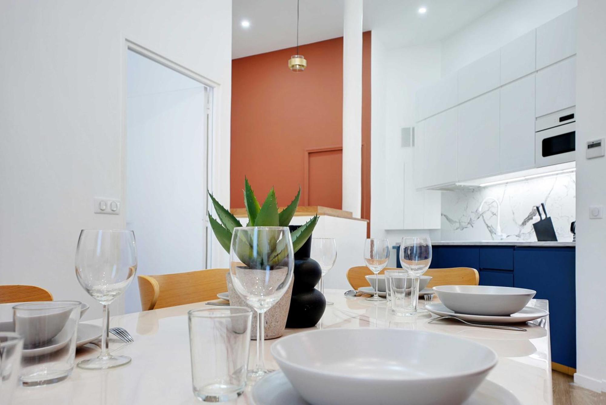 Parisian Close To Montmartre - 2br 8p Apartment