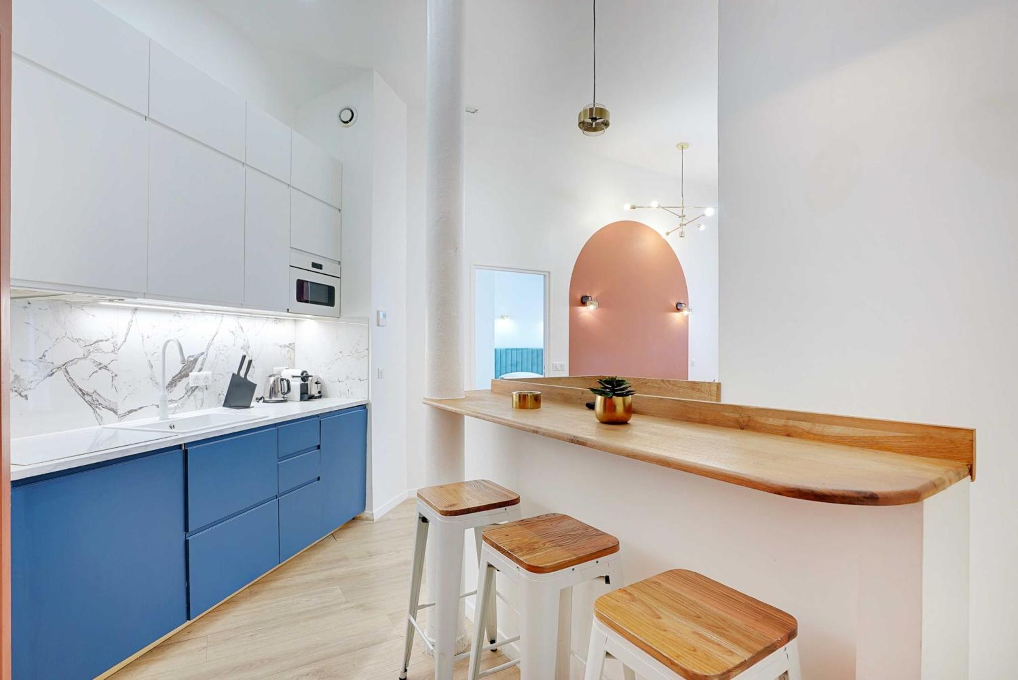 Parisian Close To Montmartre - 2br 8p Apartment *