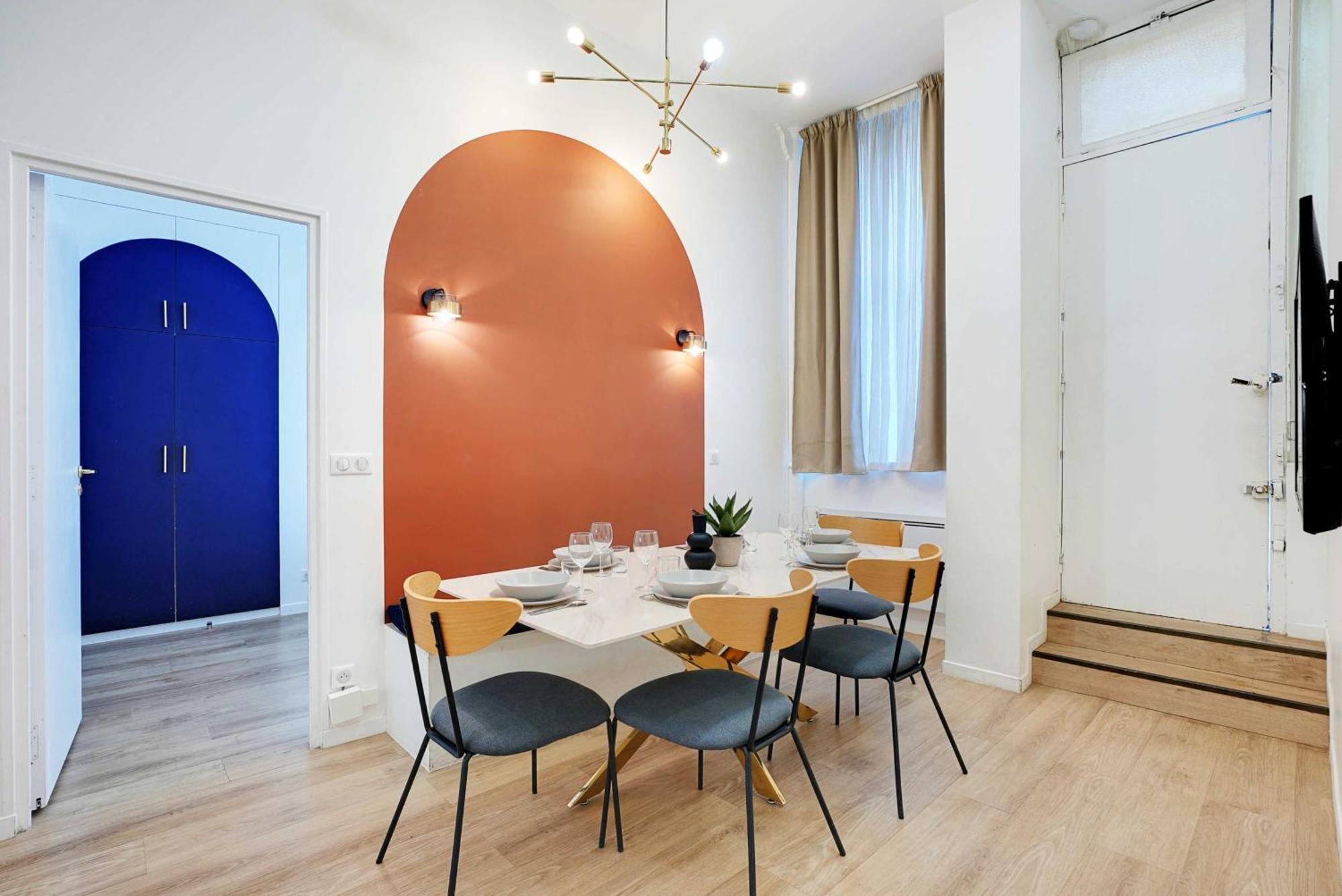 Parisian Close To Montmartre - 2br 8p Paris