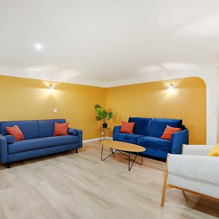 Parisian Close To Montmartre - 2br 8p